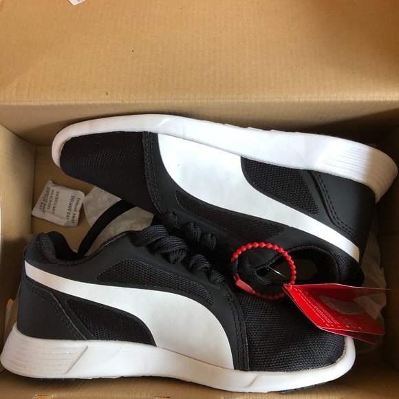 Brand New Kids' Black and White Puma Trainers Running Shoes Sneakers - Picture 2 of 9